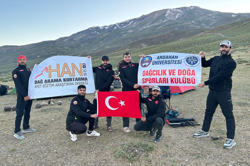 Zorlu Doğa, Güçlü Gençlik: Ardahan Üniversitesi Süphan Dağı Zirvesinde