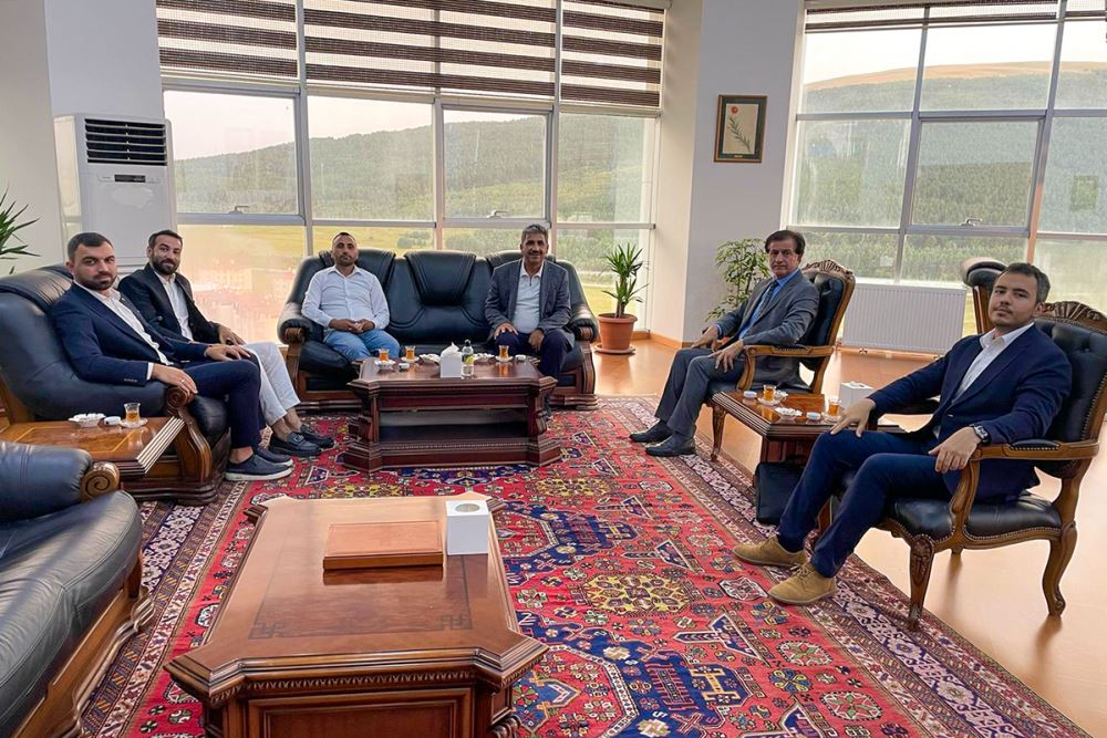 Göle TİGEM Yönetim Kurulu Başkanı Fahri Altun ve Beraberindeki Heyetten Rektörümüze Ziyaret