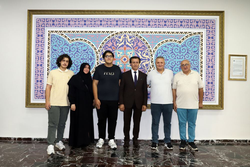 Kardeşlerinden Rektörümüz Prof. Dr. Öztürk Emiroğlu’na Anlamlı Ziyaret