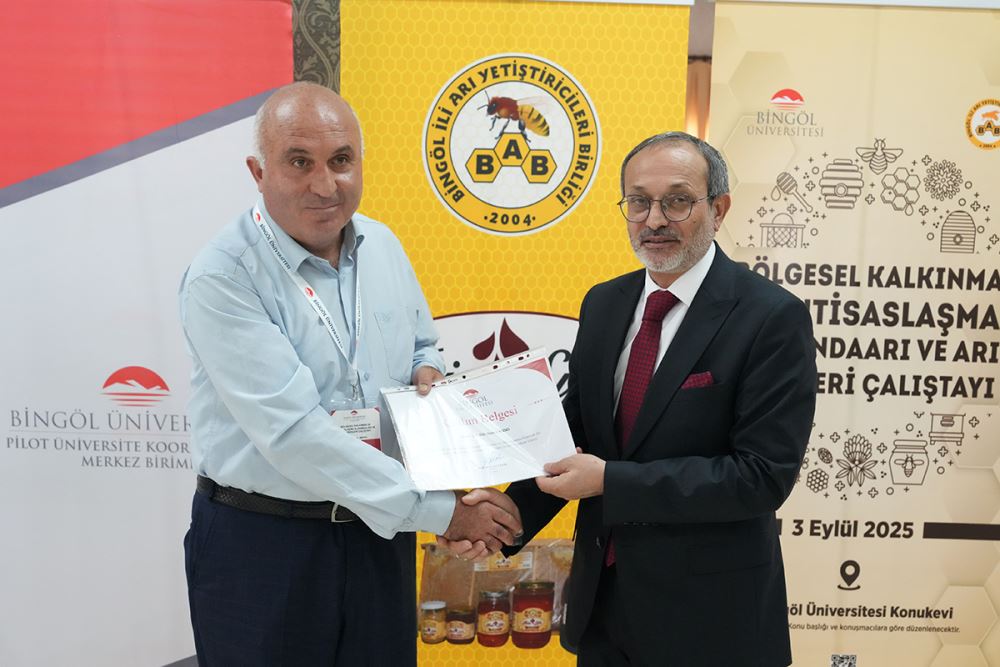 Üniversitemiz Bingöl’de Düzenlenen Arı ve Arıcılık Çalıştayında Temsil Edildi