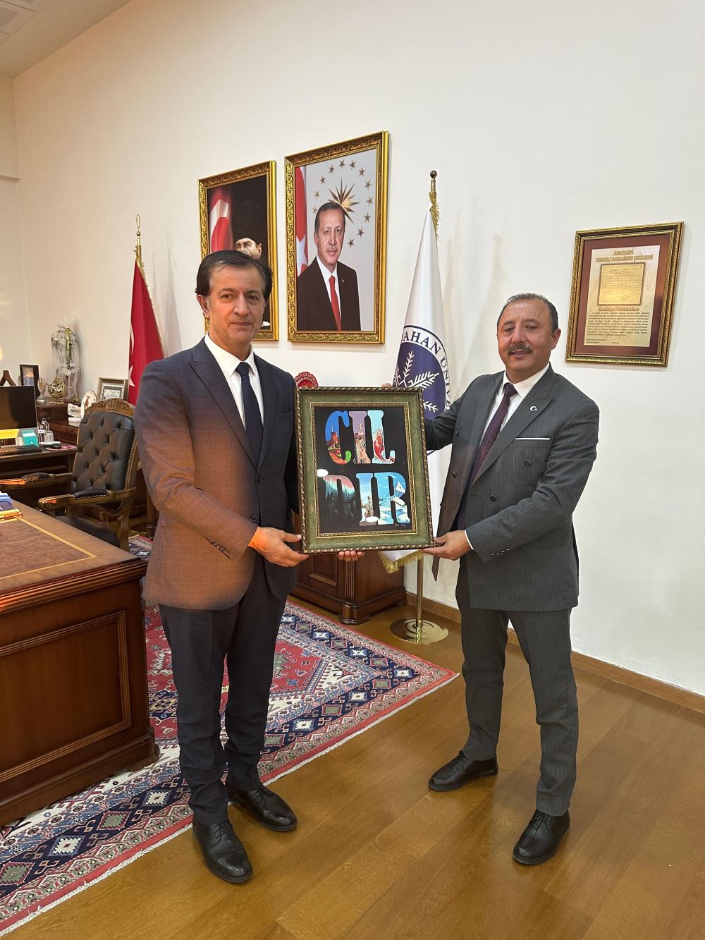 Çıldır İlçe Millî Eğitim Müdürü Gürbüz Yıldız’dan Rektörümüze Ziyaret