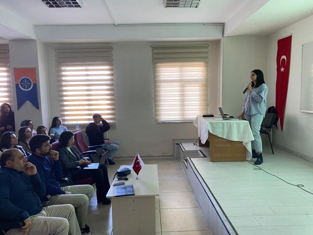 Üniversitemiz Meslek Yüksekokulu Öğrencilerine TÜBİTAK ve ÜNİDES Proje Yazma Eğitimi