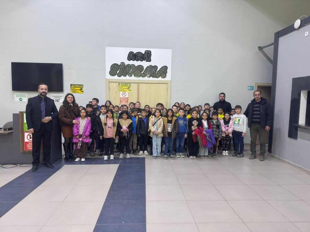 ARÜ SKS and Çlendir County met village school students with the MEM Business Association ARÜ Cinema