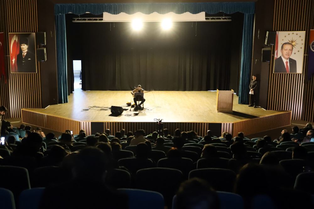 Üniversitemizde “Kadim Ezgilerin İzinde: Bağlama Resitali” İcra Edildi