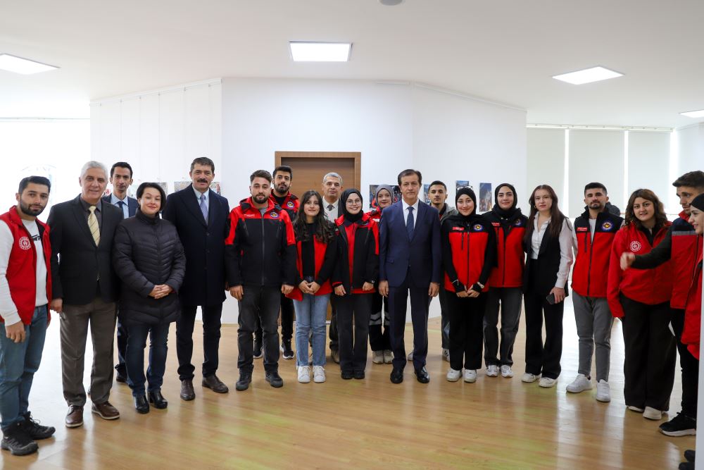 Genç Afet Elçileri Projesi Fotoğraf Sergisi Açıldı
