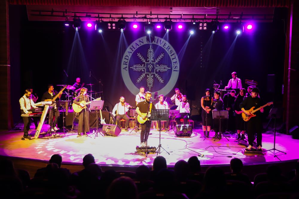 Güzel Sanatlar Fakültesinden Müzik Ziyafeti: Mustafa Oflaz ve ARÜ Band Konseri
