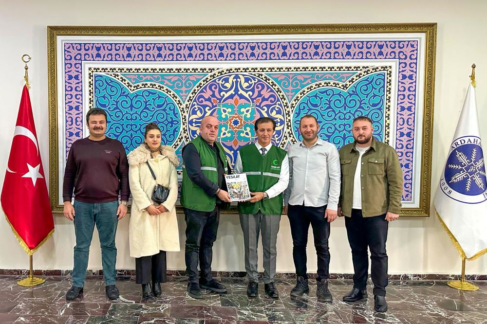 Yeşilay Ardahan Şubesi Heyeti Rektörümüz Prof. Dr. Öztürk Emiroğlu'nu Ziyaret Etti