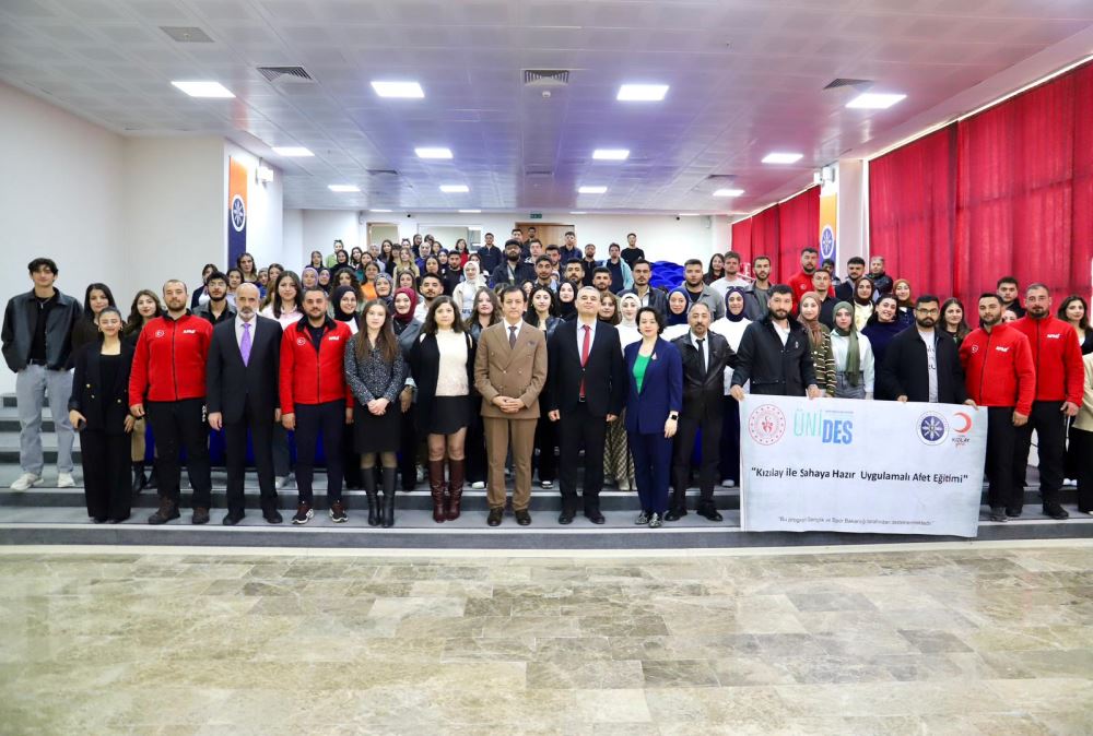 Rektörümüz, Acil Yardım ve Afet Yönetimi Bölümümüz Koordinasyonunda Yürütülen ÜNİDES Projesi Eğitim Kapanış Programına Katıldı