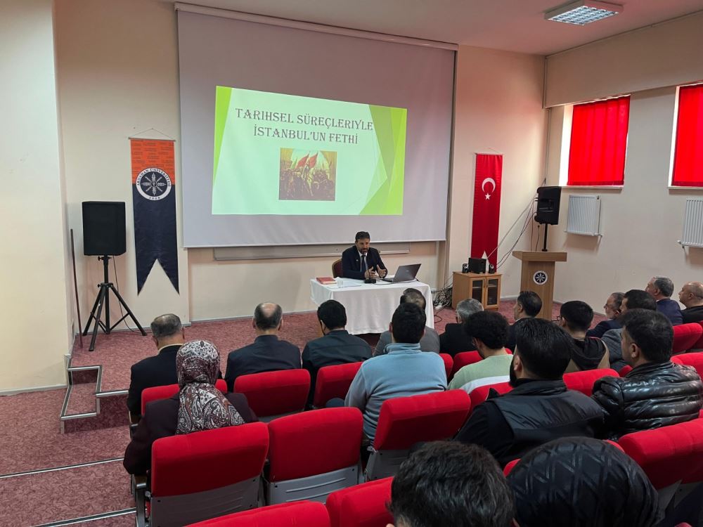 Üniversitemizde "Tarihsel Süreçleriyle İstanbul’un Fethi" Konulu Konferans Gerçekleştirildi