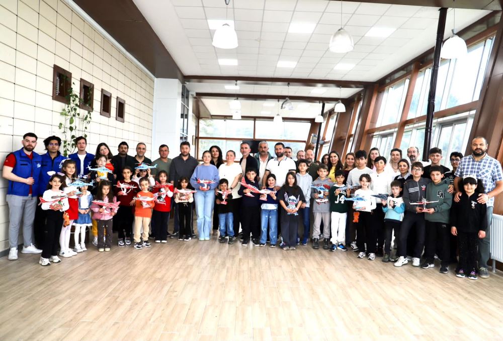 Üniversitemizde "Gökyüzünde 19 Mayıs Coşkusu" Temalı Maket Uçak Yapımı Etkinliği Gerçekleştirildi