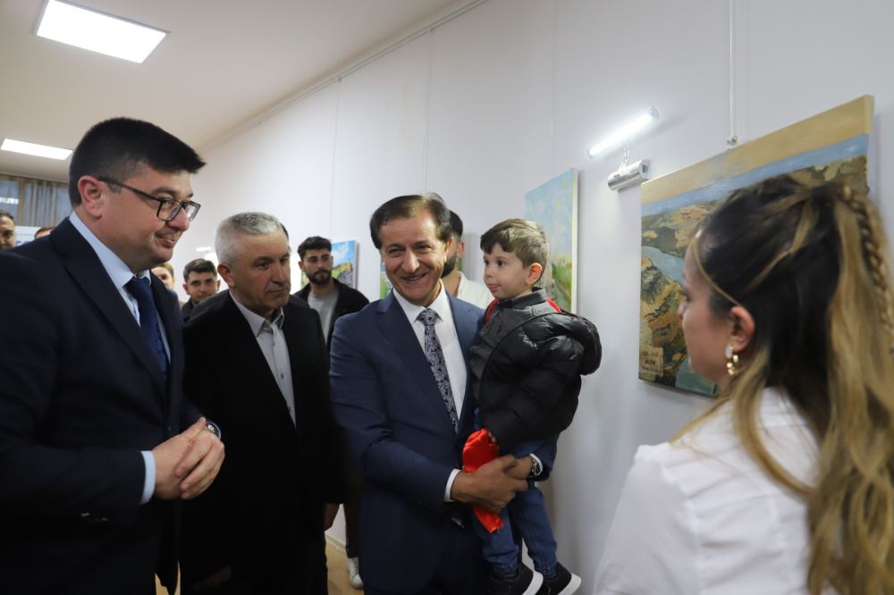 Üniversitemiz Güzel Sanatlar Fakültesi Öğrencilerinin "3. Sınıf Yıl Sonu Resim Sergisi" Açıldı