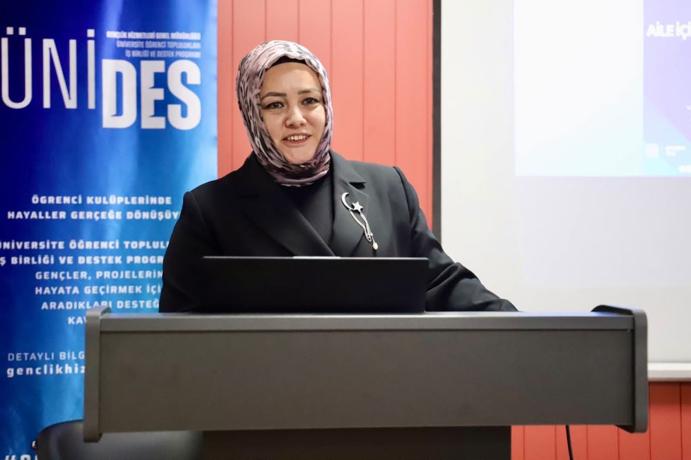 Üniversitemizde "ÜNİDES Projesi Kapsamında Aile İçi İletişim Atölyesi" Söyleşisi Düzenlendi