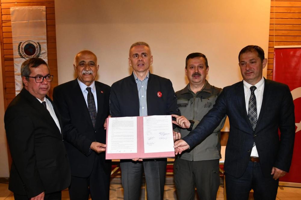 Üniversitemiz, Ardahan Valiliği, Doğa Koruma ve Milli Parklar 13. Bölge Müdürlüğü, Gençlik ve Spor İl Müdürlüğü ile Çıldır Belediyesi Arasında "Su Sporları Merkezi Yapımı ve İşletmesi" Protokolü İmzalandı
