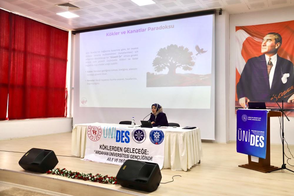 Teknik Bilimler MYO’da "Ardahan Üniversitesi Gençliğinde Aile ve Değerler" Başlıklı Söyleşi Programı Gerçekleştirildi