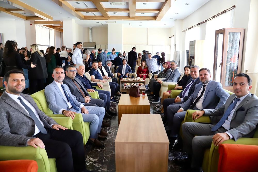 Rektörümüz Prof. Dr. Öztürk Emiroğlu, Personelimizle Bayramlaşma Programında Bir Araya Geldi