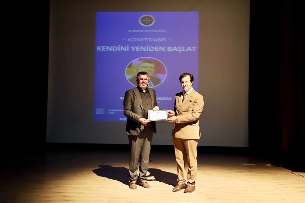 Ardahan Üniversitesi Kişisel Gelişim Etkinlikleri Kapsamında Eğitimci ve Yazar Alişan Kapaklıkaya'yı Ağırladı