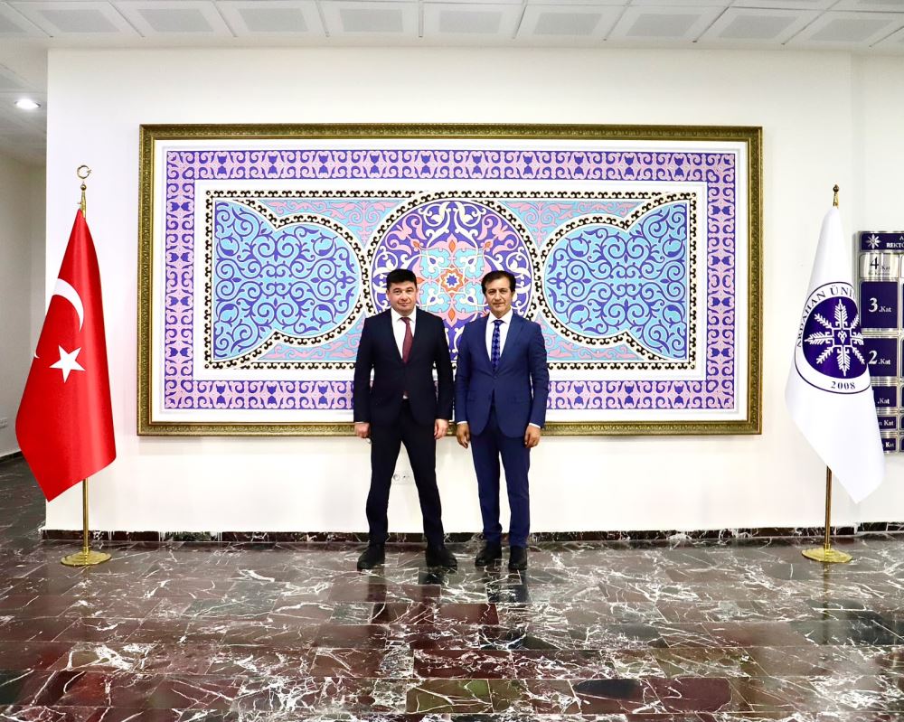 Kars Azerbaycan Başkonsolosu Zamin Aliyev’den Rektörümüz Prof. Dr. Öztürk Emiroğlu’na Veda Ziyareti