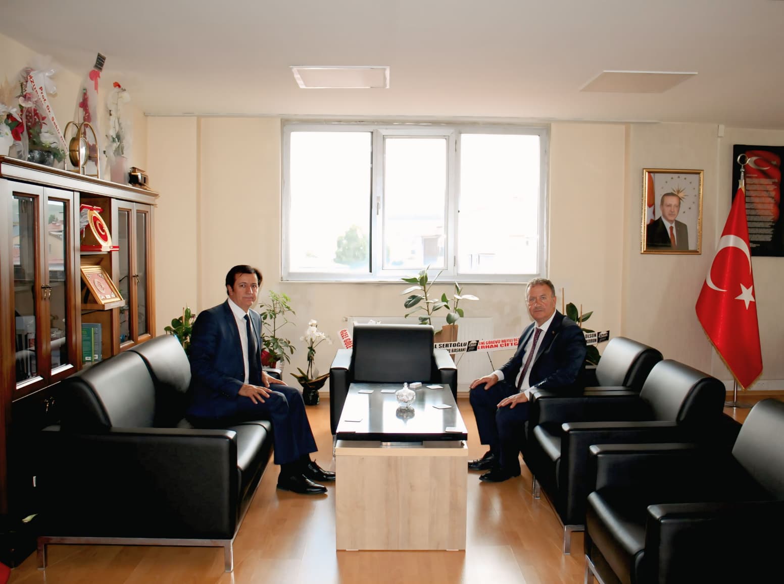 Görselde, Rektörümüz Sayın Prof. Dr. Öztürk Emiroğlu ve İl Milli Eğitim Müdürü Sayın Kenan Kaya Yer Almaktadır.