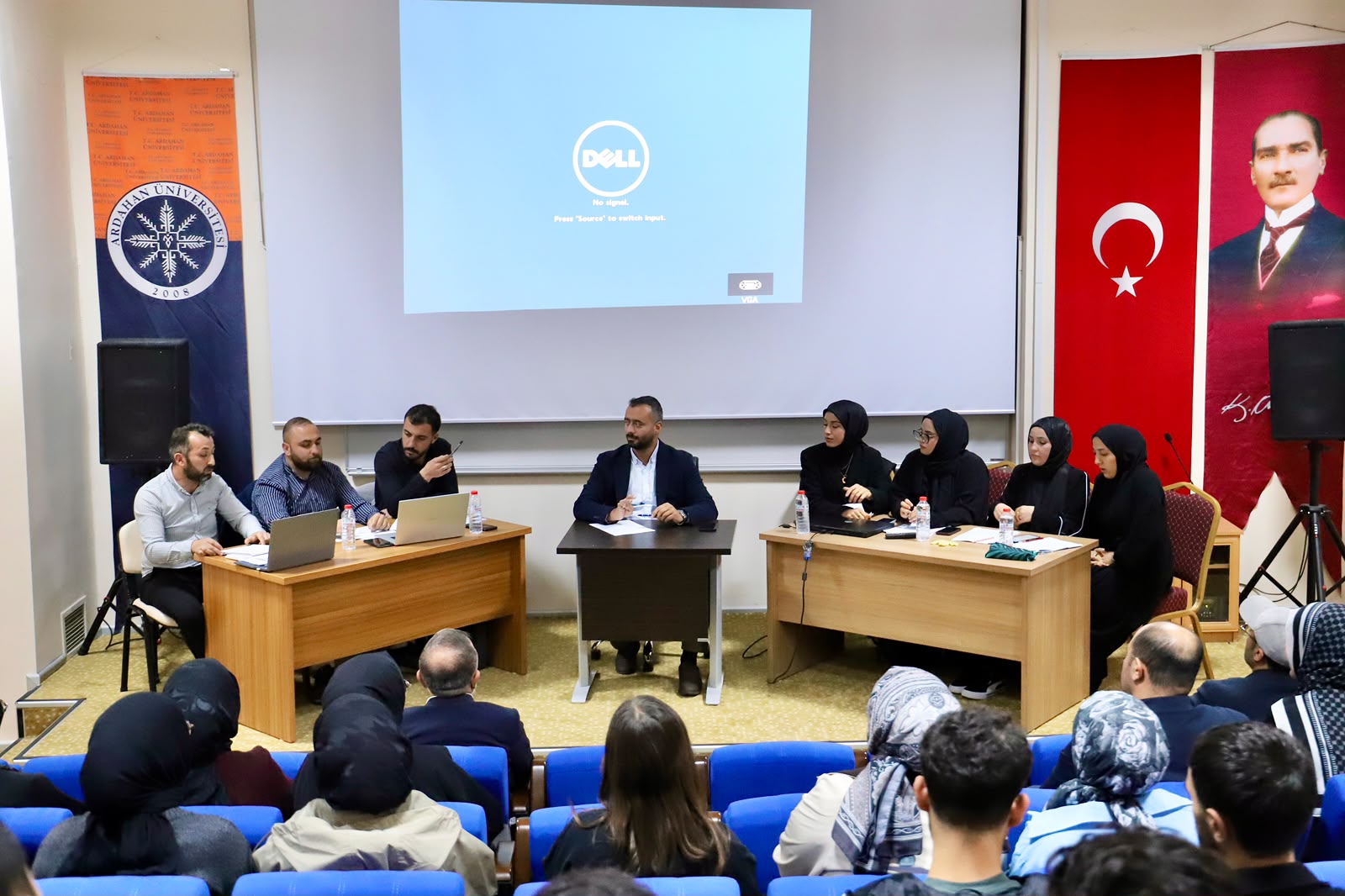 İlahiyat Fakültesi Öğrencileri Tanrı’nın Varlığı Meselesini Münazaraya Taşıdı