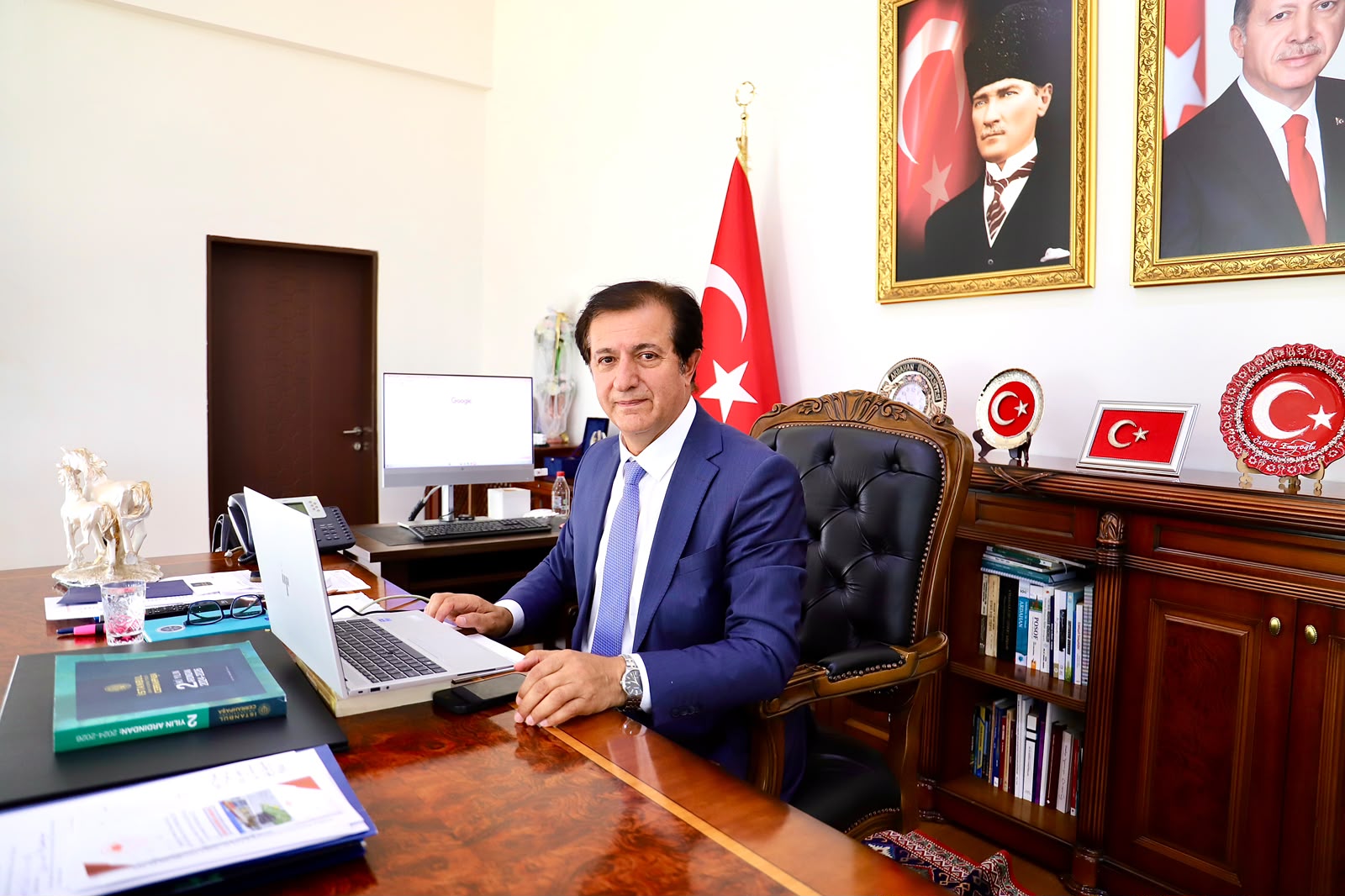 Görselde, Rektörümüz  Sayın Prof. Dr. Öztürk Emiroğlu  Görülmektedir.