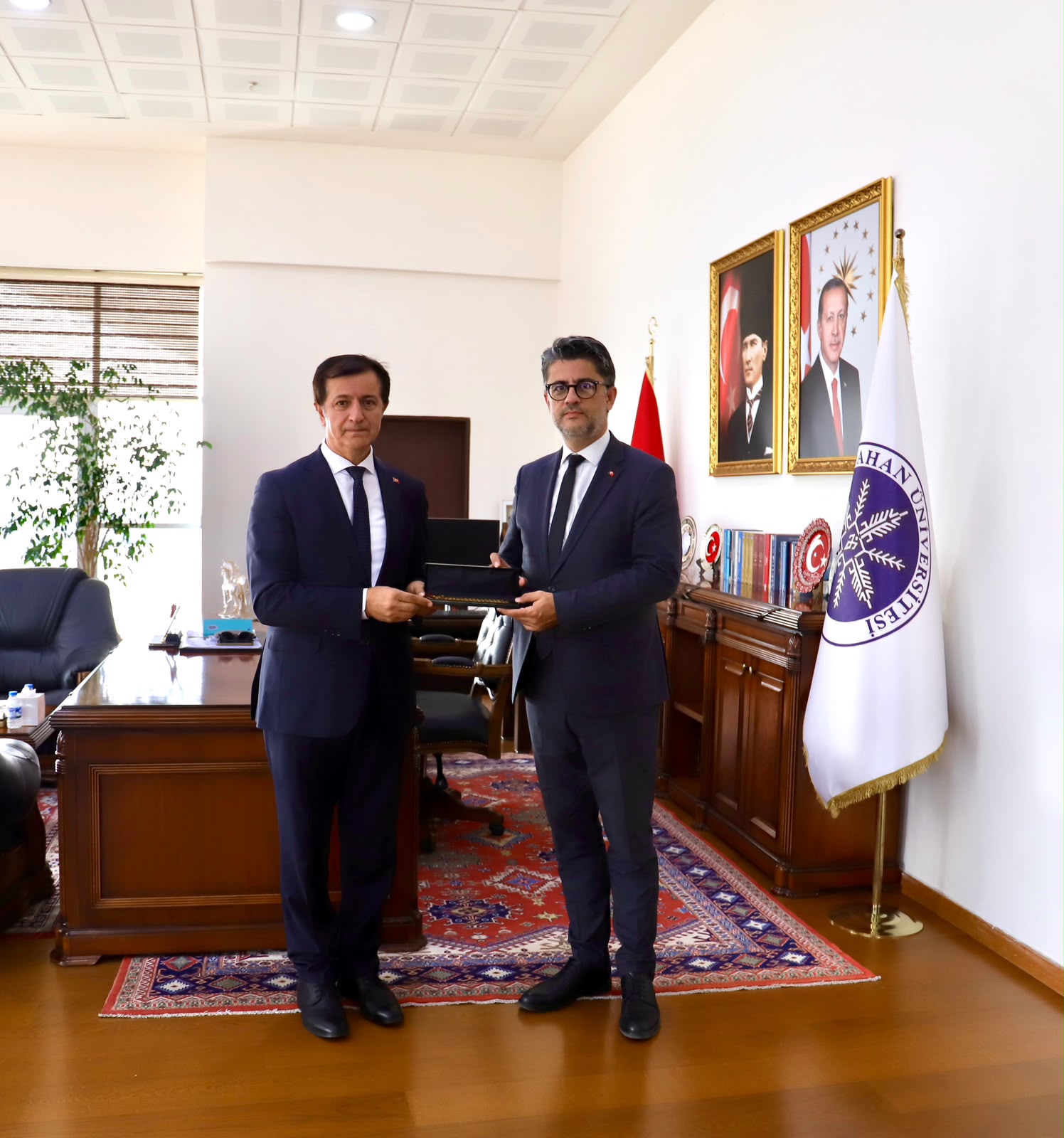 Üniversitelerarası Kurul (ÜAK) Üyeleri Rektörümüzü Makamında Ziyaret Etti
